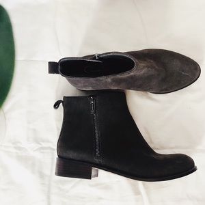 // new grey boots //